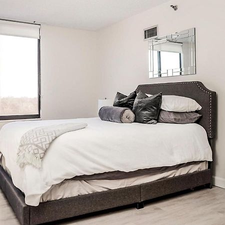 Short Term Rentals At The Park At Trowbridge Senior Community 사우스필드 외부 사진