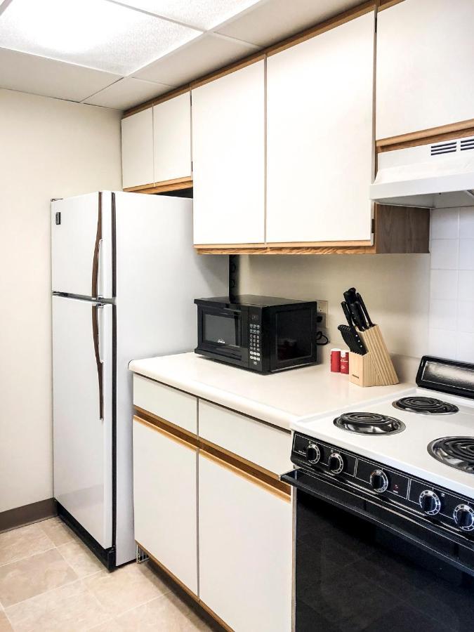Short Term Rentals At The Park At Trowbridge Senior Community 사우스필드 외부 사진