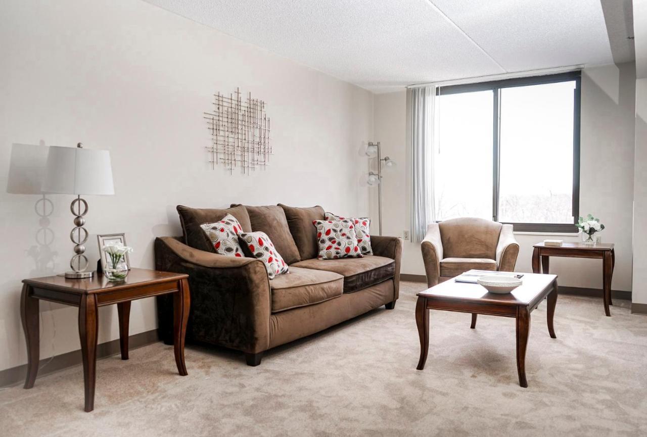 Short Term Rentals At The Park At Trowbridge Senior Community 사우스필드 외부 사진
