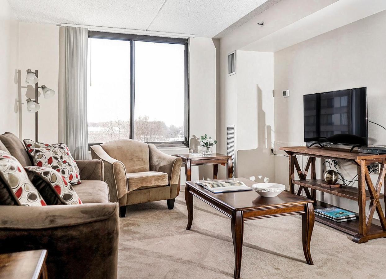 Short Term Rentals At The Park At Trowbridge Senior Community 사우스필드 외부 사진