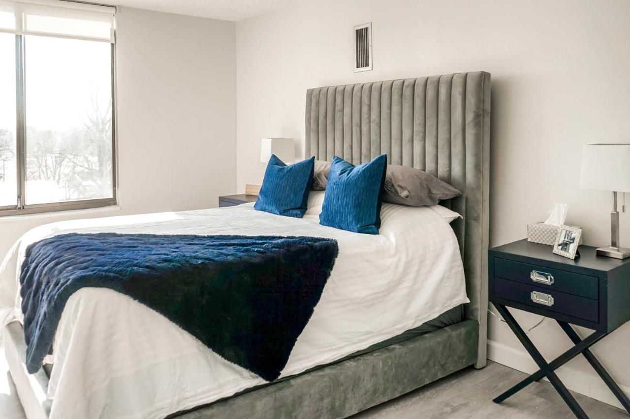 Short Term Rentals At The Park At Trowbridge Senior Community 사우스필드 외부 사진