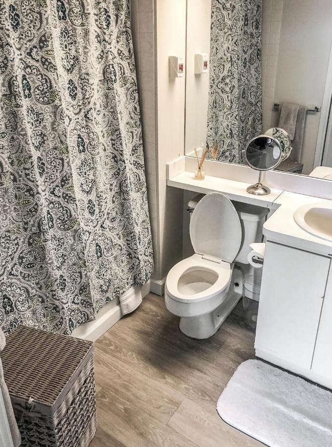 Short Term Rentals At The Park At Trowbridge Senior Community 사우스필드 외부 사진