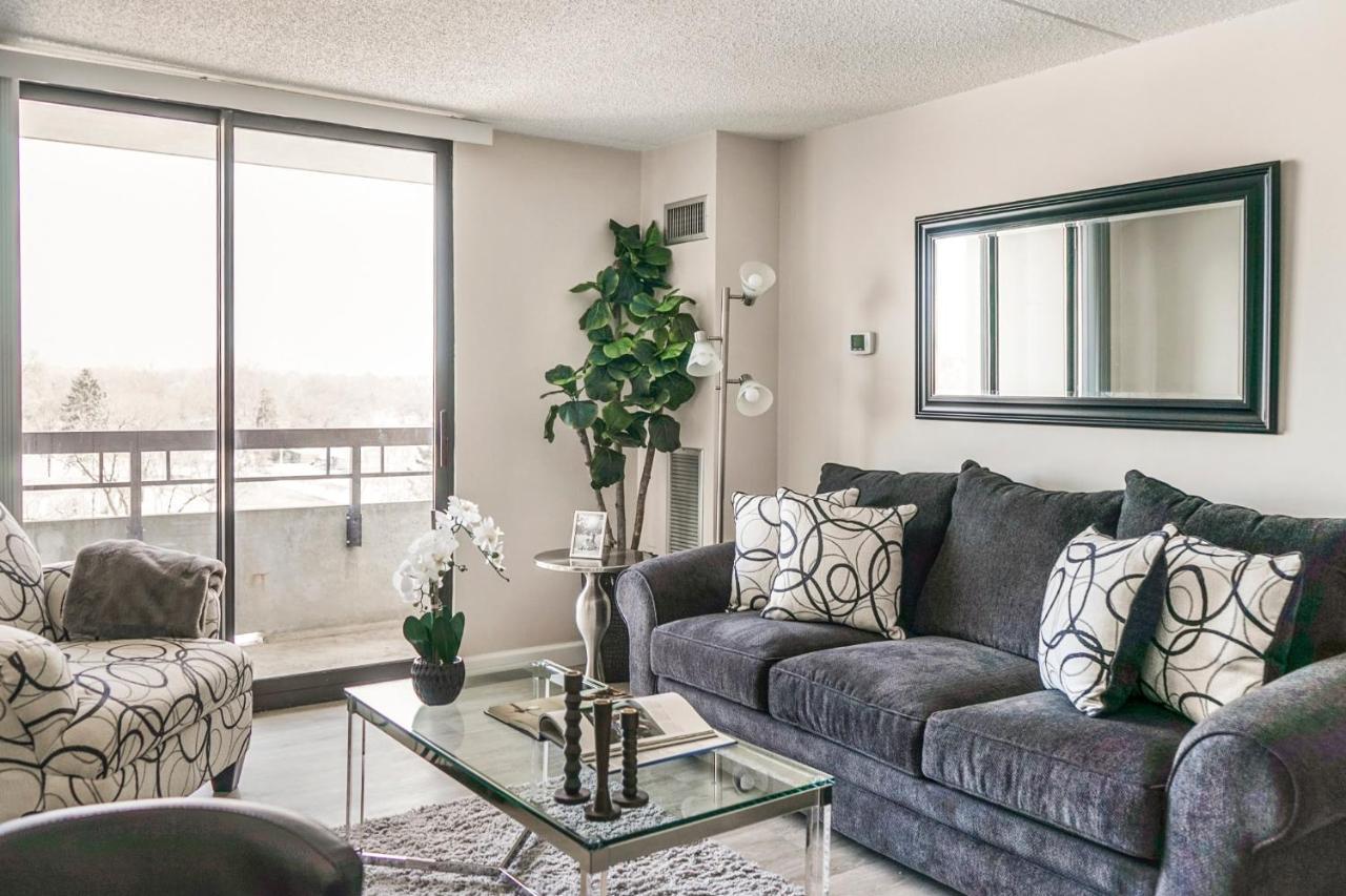 Short Term Rentals At The Park At Trowbridge Senior Community 사우스필드 외부 사진