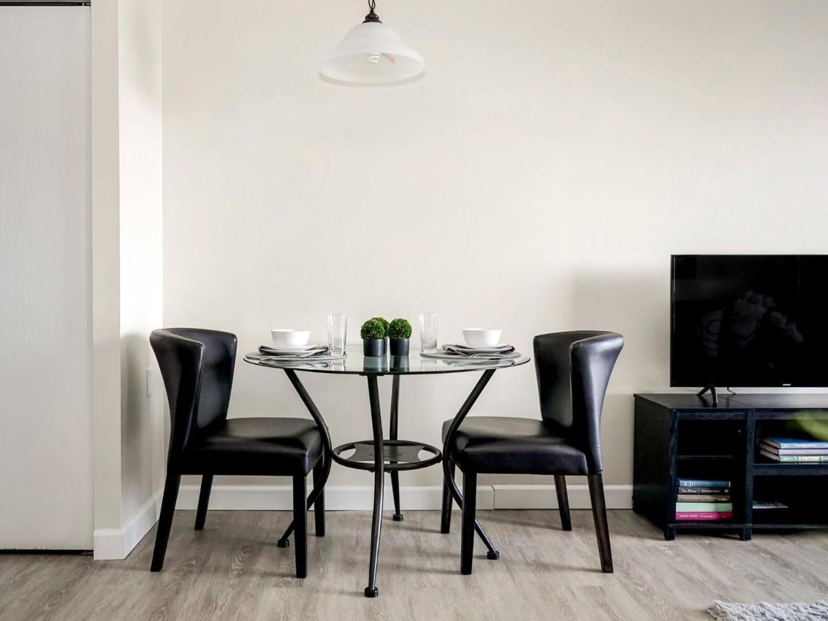 Short Term Rentals At The Park At Trowbridge Senior Community 사우스필드 외부 사진
