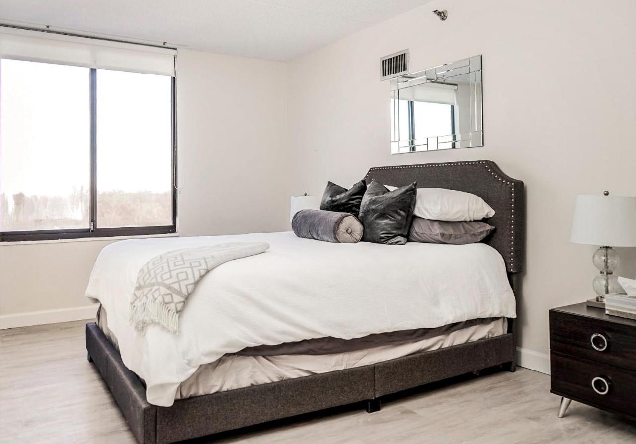 Short Term Rentals At The Park At Trowbridge Senior Community 사우스필드 외부 사진