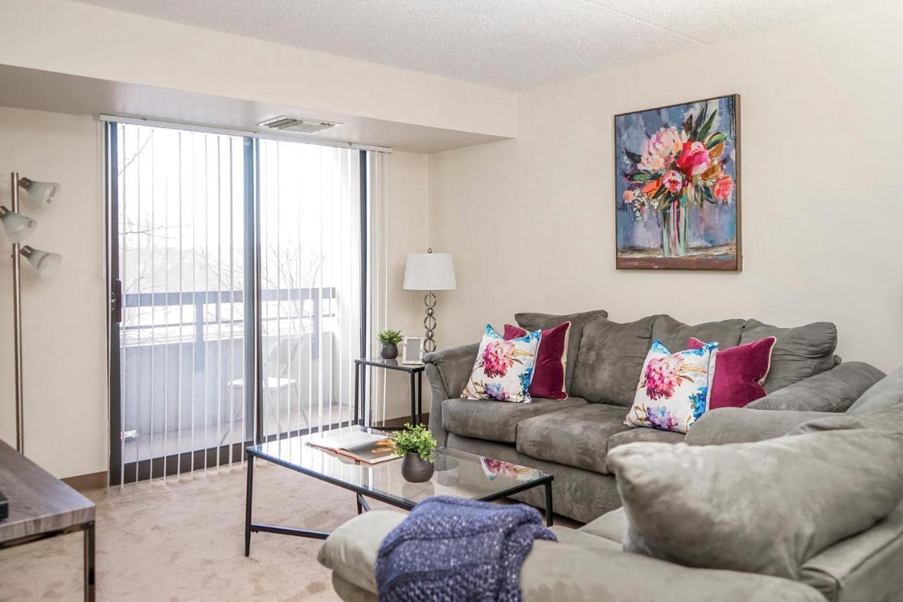 Short Term Rentals At The Park At Trowbridge Senior Community 사우스필드 외부 사진