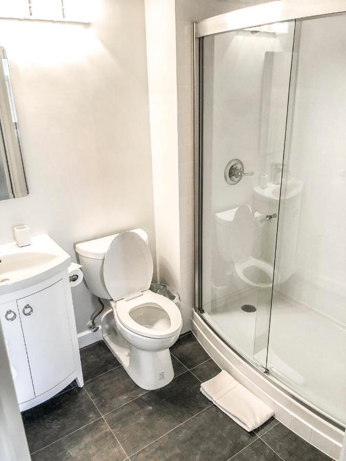 Short Term Rentals At The Park At Trowbridge Senior Community 사우스필드 외부 사진
