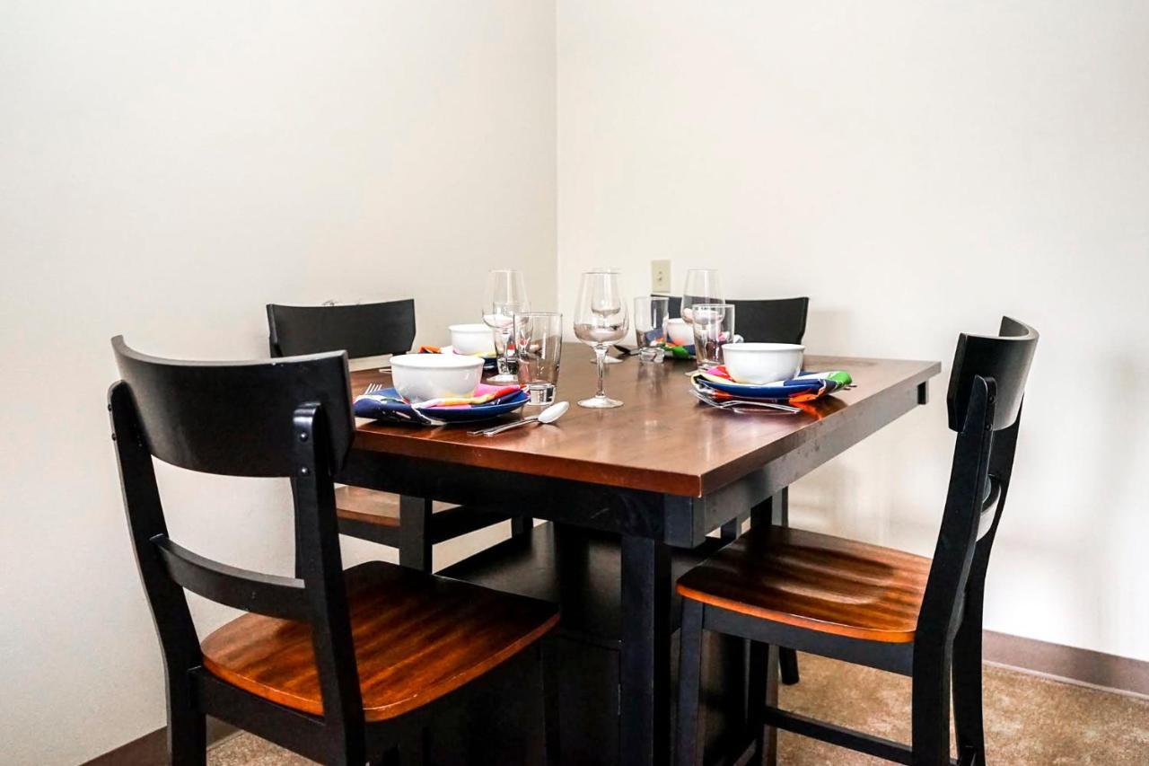 Short Term Rentals At The Park At Trowbridge Senior Community 사우스필드 외부 사진