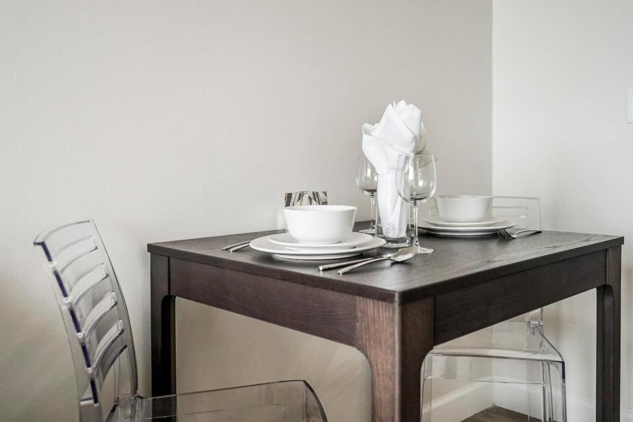 Short Term Rentals At The Park At Trowbridge Senior Community 사우스필드 외부 사진