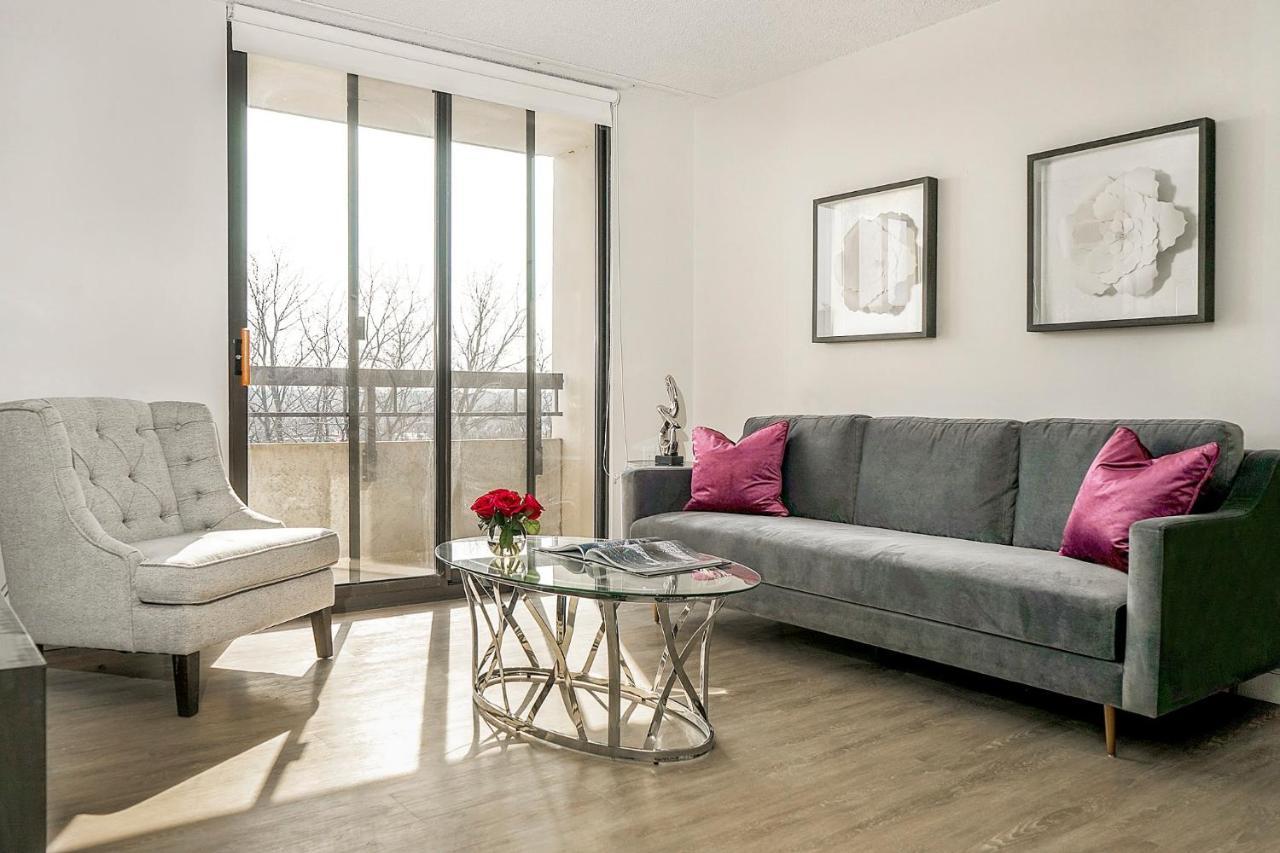 Short Term Rentals At The Park At Trowbridge Senior Community 사우스필드 외부 사진