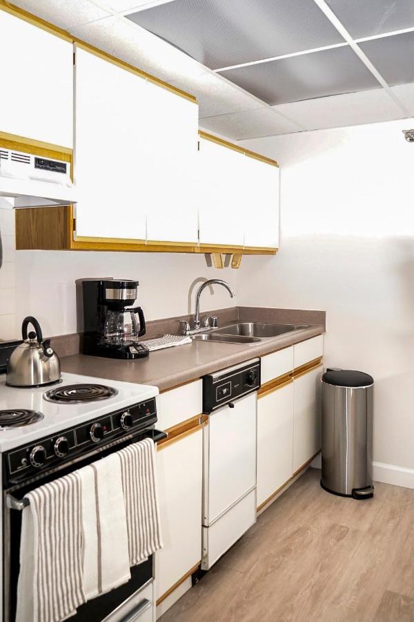 Short Term Rentals At The Park At Trowbridge Senior Community 사우스필드 외부 사진