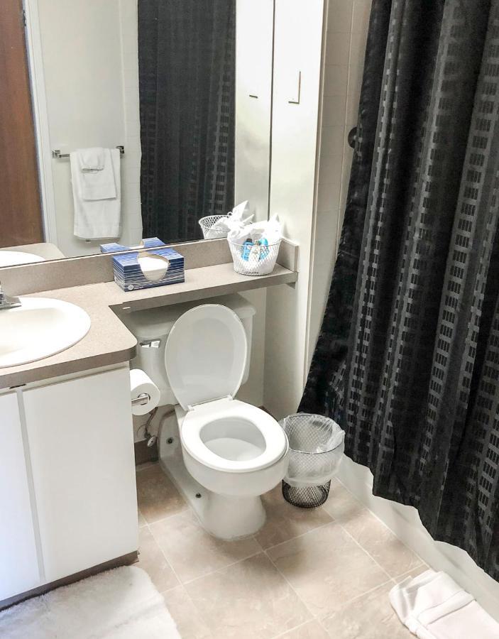 Short Term Rentals At The Park At Trowbridge Senior Community 사우스필드 외부 사진