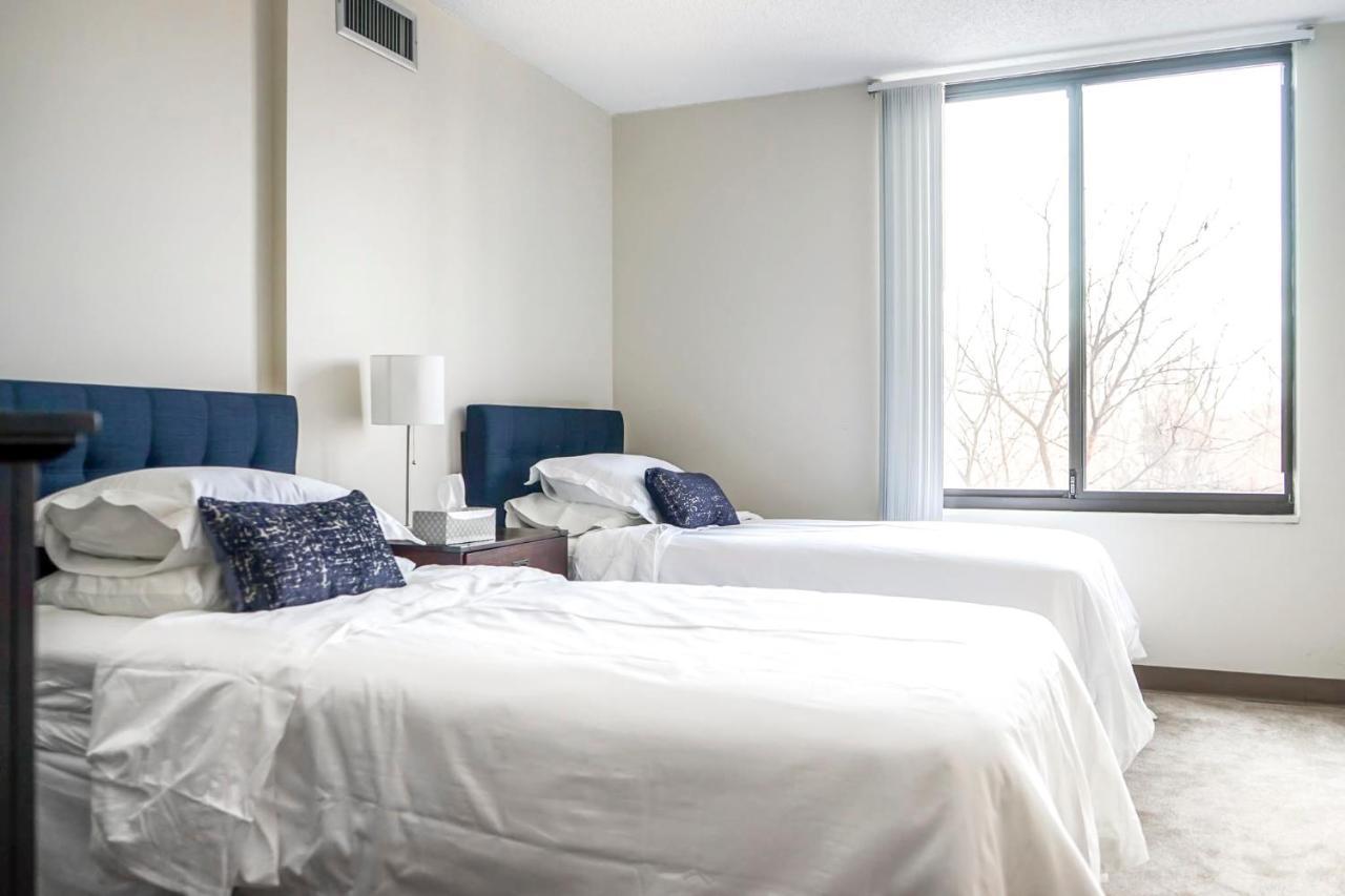 Short Term Rentals At The Park At Trowbridge Senior Community 사우스필드 외부 사진