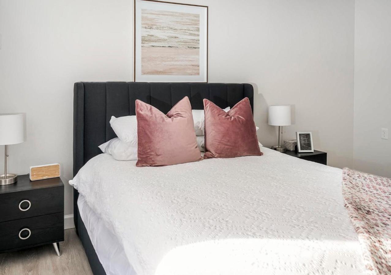 Short Term Rentals At The Park At Trowbridge Senior Community 사우스필드 외부 사진