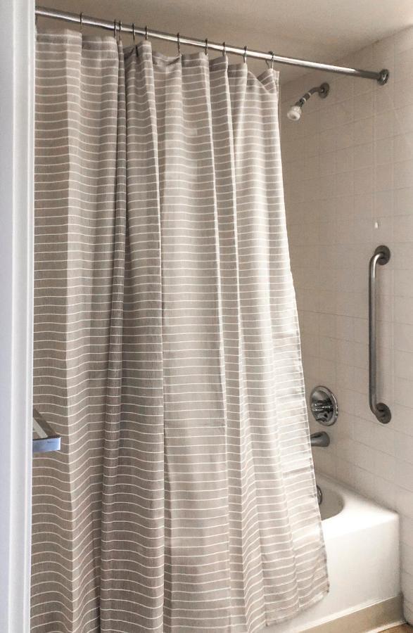 Short Term Rentals At The Park At Trowbridge Senior Community 사우스필드 외부 사진