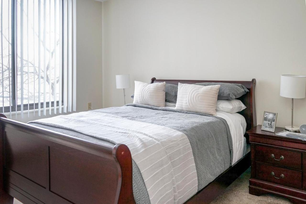 Short Term Rentals At The Park At Trowbridge Senior Community 사우스필드 외부 사진