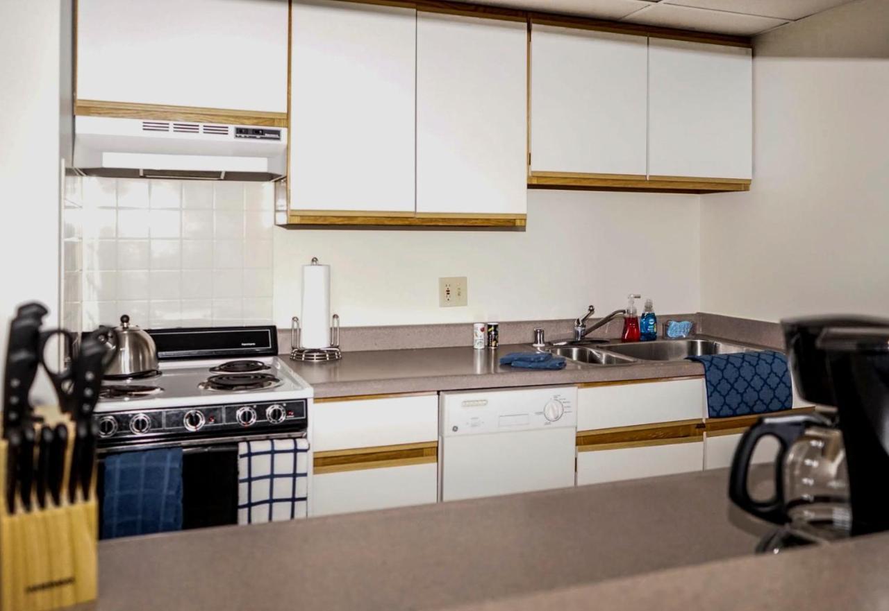 Short Term Rentals At The Park At Trowbridge Senior Community 사우스필드 외부 사진