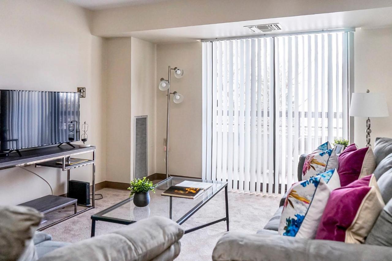 Short Term Rentals At The Park At Trowbridge Senior Community 사우스필드 외부 사진